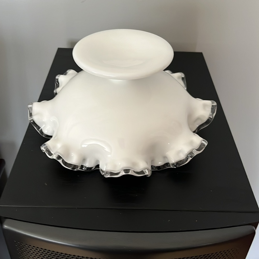 Glass Ruffled Edge Bowl - Picture 3 of 6